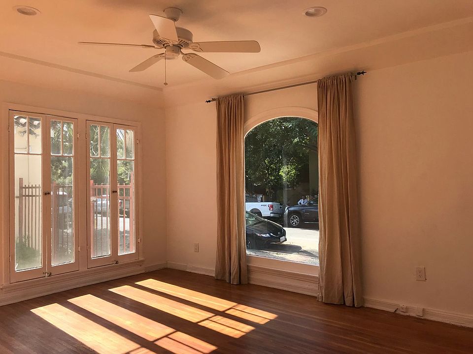 1st image of 530 N Sweetzer Ave #1/2