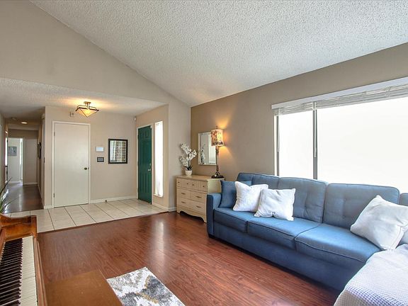 5th image of 376 Brookmere Dr