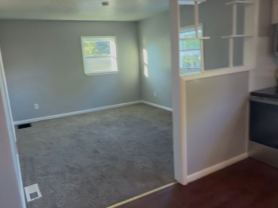 2nd image of 190 Niagara St APT 2