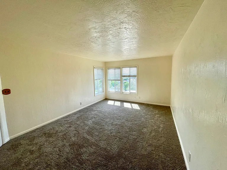 723 NW 5th St — Photo 17