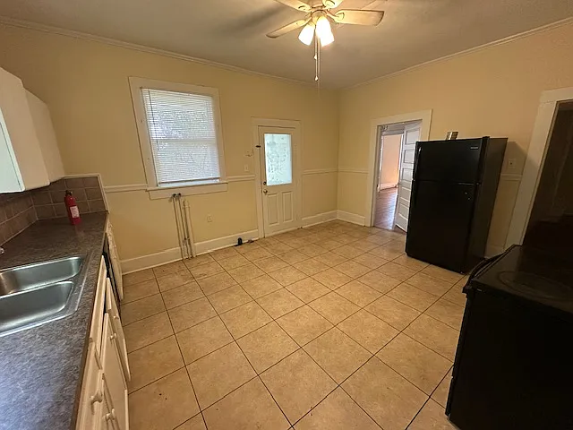 1425 W Academy St — Photo 12