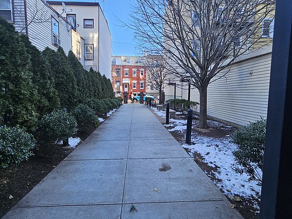 3rd image of 115 Bruen St APT 516