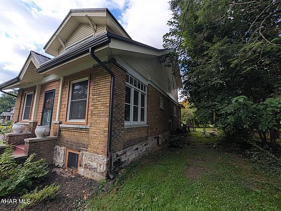 4th image of 1021 58th St