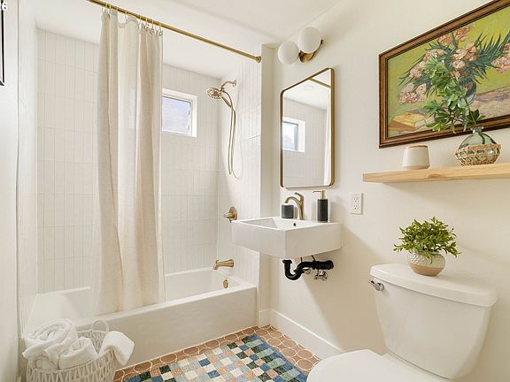 4th image of 2371 SE 51st Ave