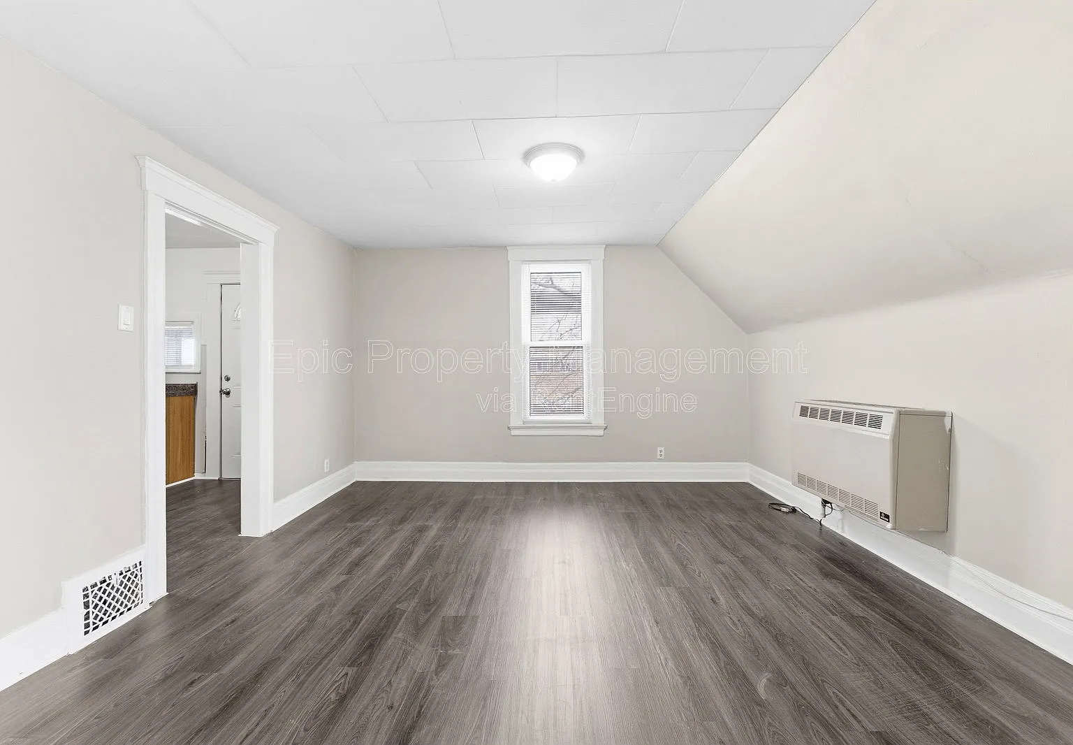 2 bed, 1.0 bath, $1,095 — Photo 1