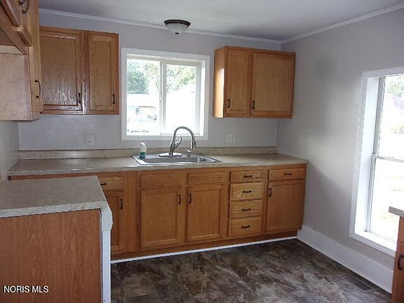5th image of 631 S Main St