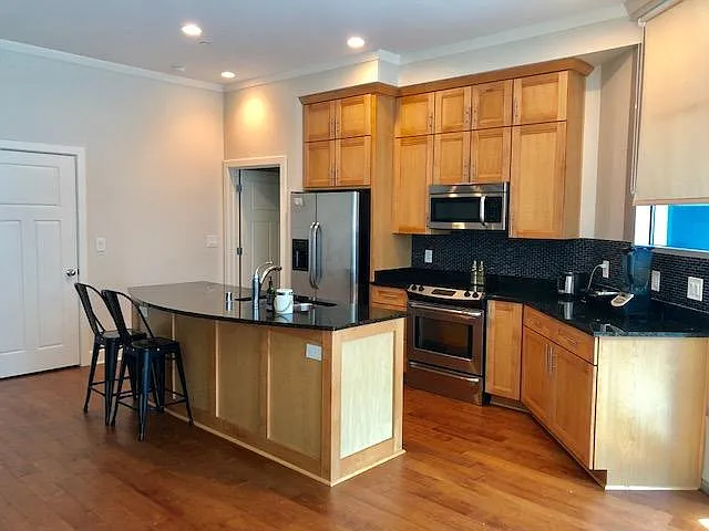 324 E Main St — Photo 4