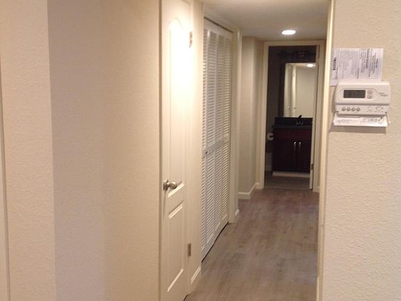 4th image of 471 Willow Ave