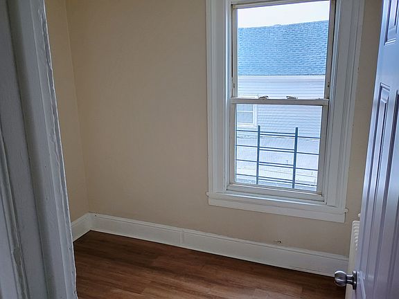4th image of 22 Cliff St Floor 3