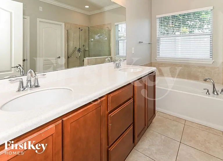 8906 Devon Pines Dr — Photo 10