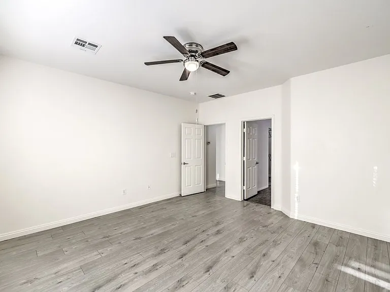 2103 Sawtooth Mountain Dr — Photo 15