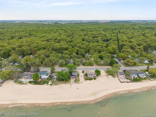 5371 Port Austin Rd, Caseville, MI 48725