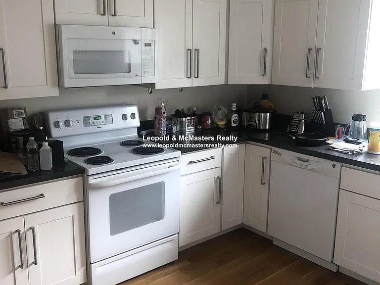 59 Waverly St #1 — Photo 3