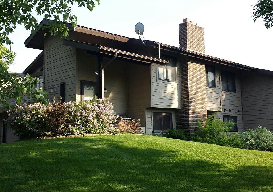 Beautiful townhome in park-like setting