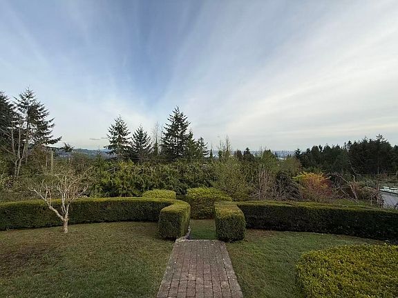 2nd image of 750 Greenwood Rd #2