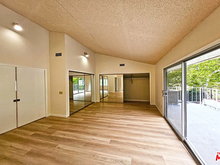 2251 Maurice Ave — Photo 20