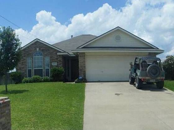 1st image of 601 Plano Dr