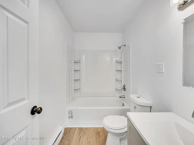 1215 Lori Ln — Photo 11