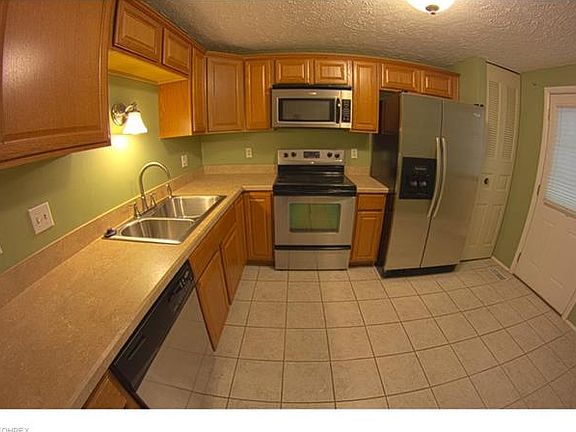 2nd image of 7413 N Chestnut Commons Dr Unit D