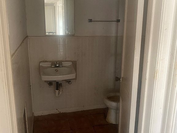 5th image of 1419 Presidio Ave