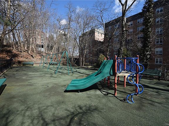 5th image of 2 Sadore Ln APT 5R