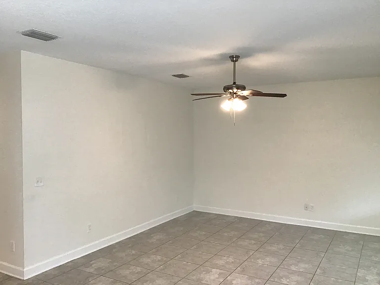 31 Hiller Ln — Photo 6