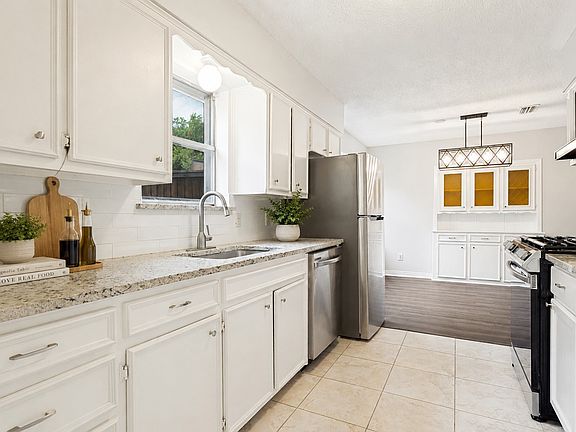 3rd image of 2629 Montclair Ln
