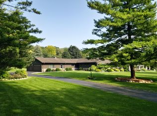 225 Brookbridge Rd, Trout Valley, IL 60013