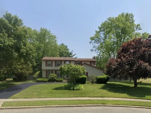 8 Dunham Ct, Berlin, NJ 08009