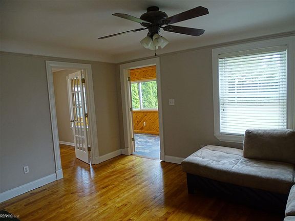 3rd image of 27240 Campau Ln