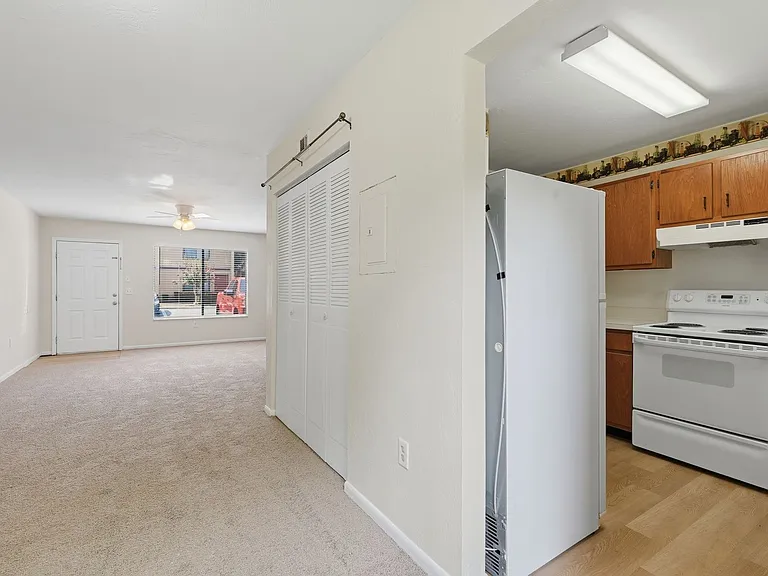 2300 SW 43rd St #C3 — Photo 6