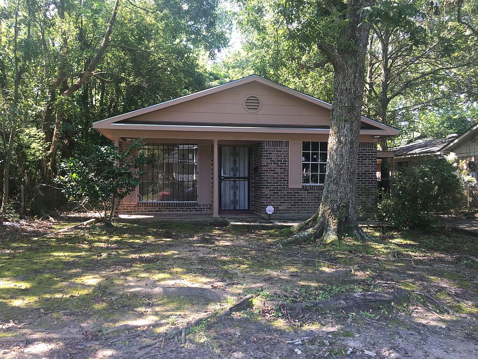 Charming curbside look