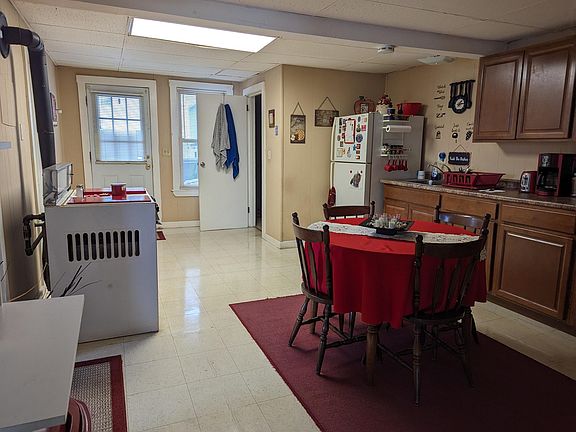 2nd image of 79 Cliff St #2