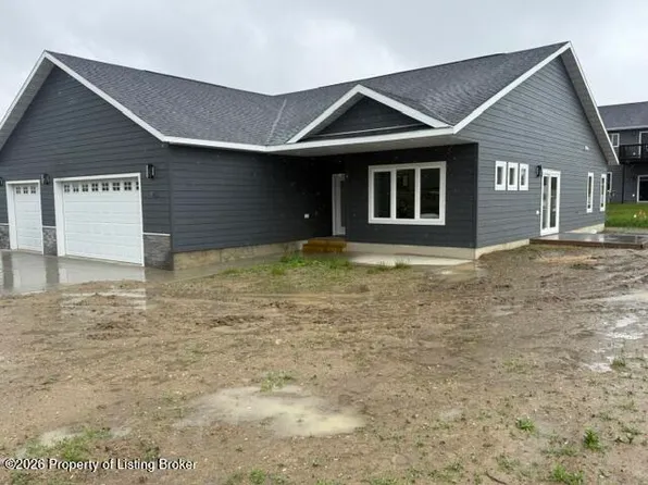 1126 24th St W, Dickinson, ND 58601