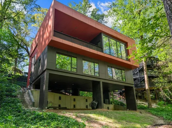 585 Overbrook Dr NW, Atlanta, GA 30318
