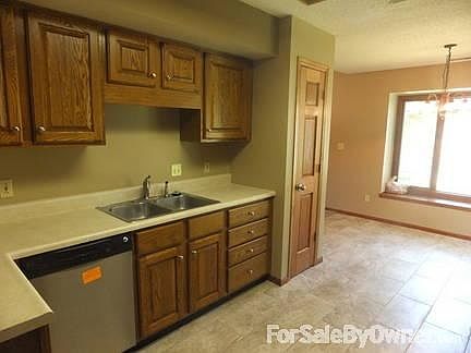 3rd image of 101 Lakeview Dr