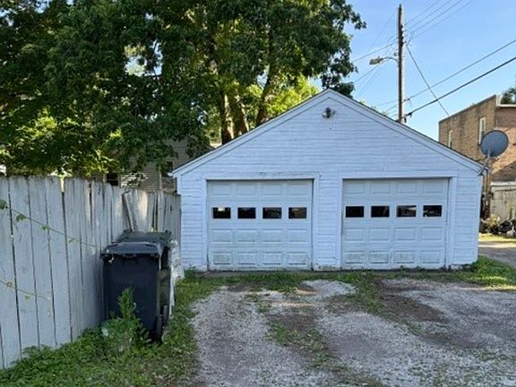4th image of 605 S Walnut St