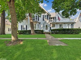 40 S Slusser St, Grayslake, IL 60030