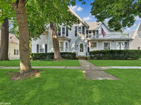 40 S Slusser St, Grayslake, IL 60030