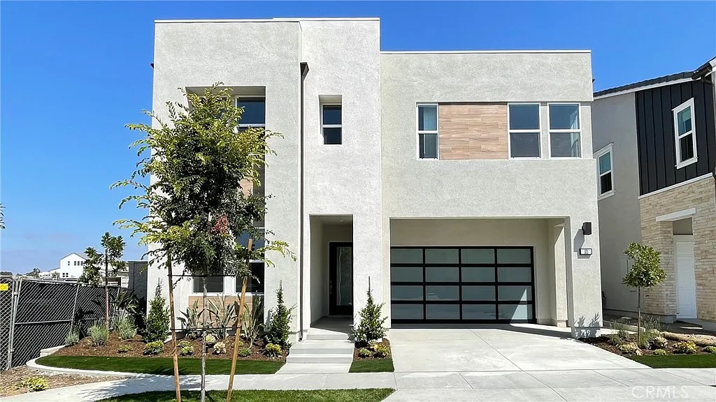 5 bed, 3176 sqft, $7,000 — Photo 1