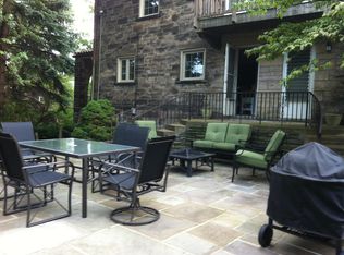 200 Newburn Dr, Pittsburgh, PA 15216