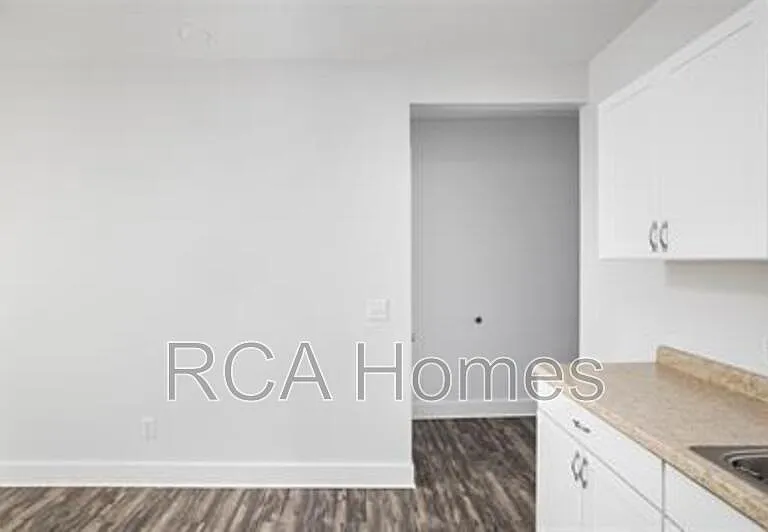 1112 Pleasant St #2 — Photo 8