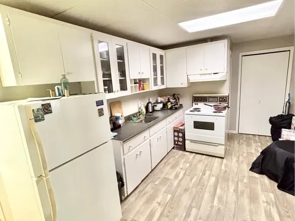 538 Queen St #1, Fredericton, NB E3B 1B9