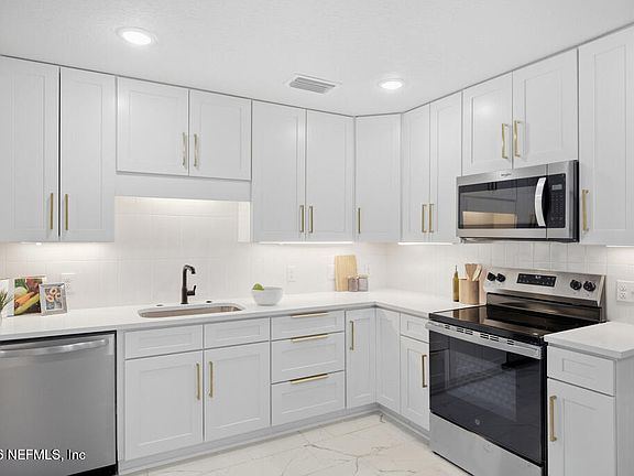 2nd image of 4744 BOXWOOD Road