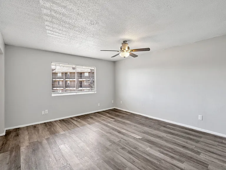 Mariposa Flats — Photo 32