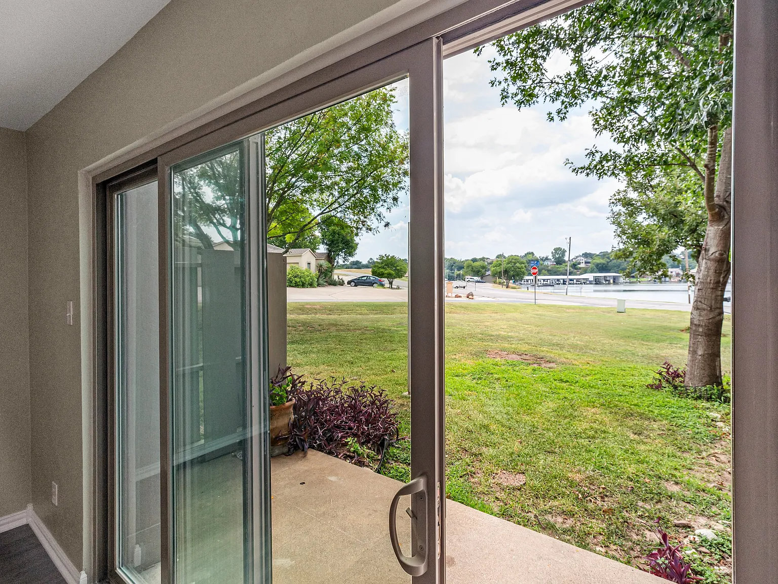 2 bed, 1.5 bath, 1188 sqft, $1,900 — Photo 3