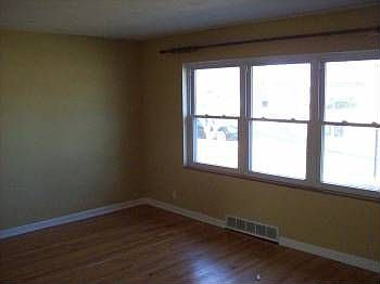 3rd image of 8435 Hampstead Dr
