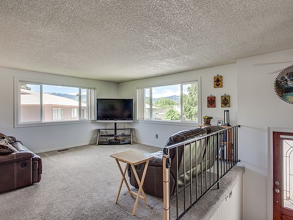 4th image of 420 N Huber Ct