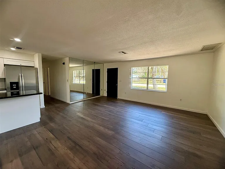 131 Sparrow Ave — Photo 6