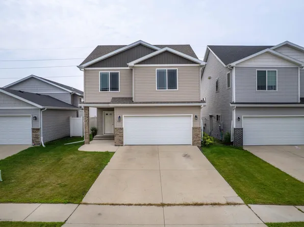409 Foxtail Dr, West Fargo, ND 58078
